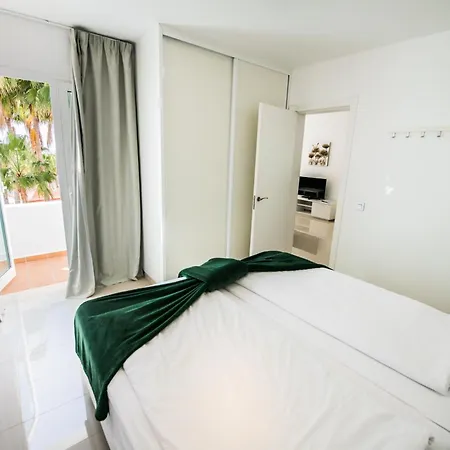 Aparthotel Bahia Calma 4*